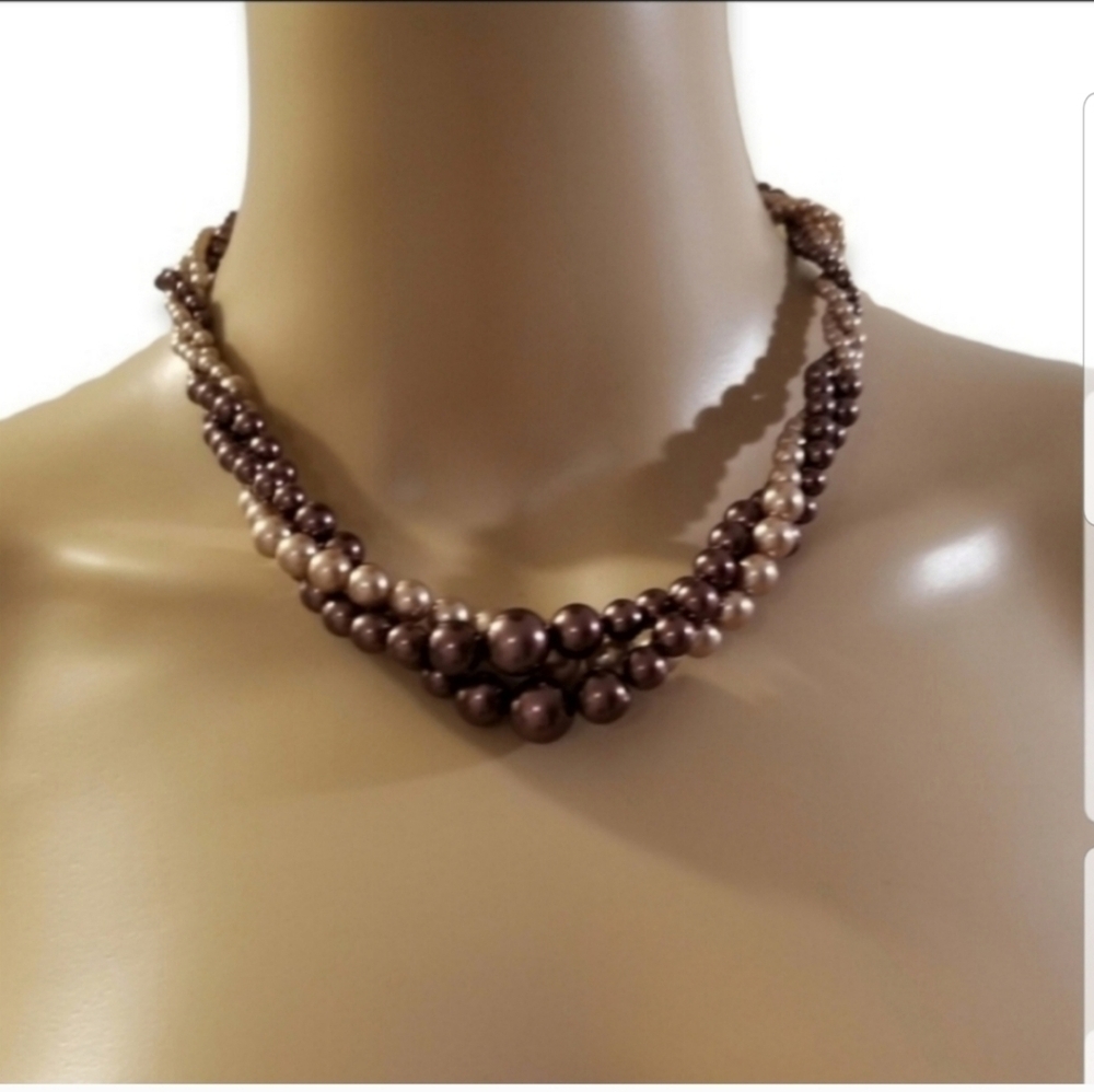 ROMAN VINTAGE LUSTROUS BEIGE & DARK LAVENDER TWIST DESIGN FAUX PEARL NECKLACE
